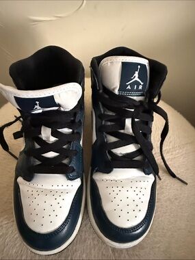 Jordan Kids High-Top Sneakers in White and Navy